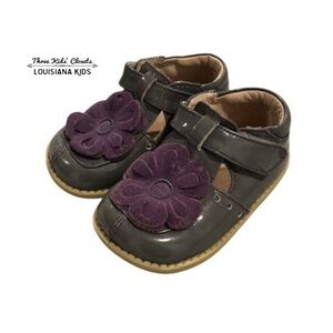 Livie & Luca Sz 5 Grey Patent Leather Blossom Shoes